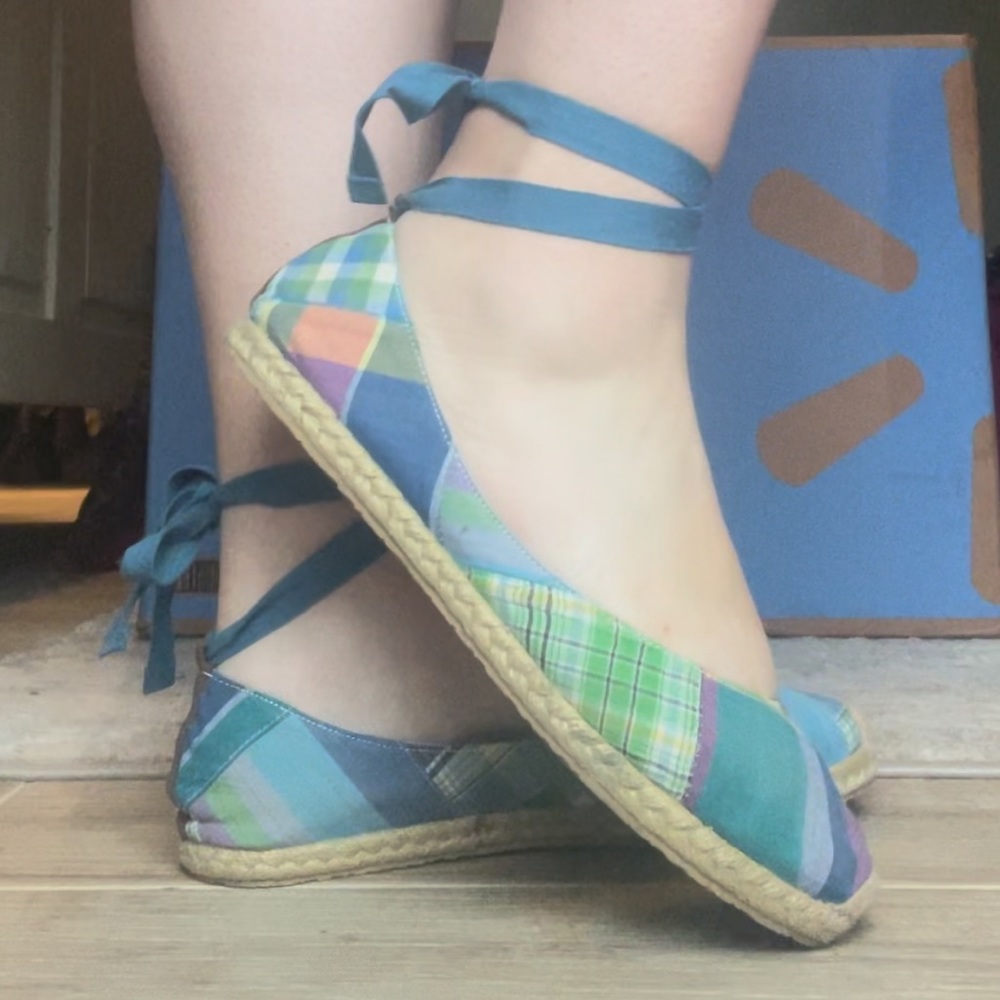 American Eagle ballerina flats with bow accent. NEVER WORN!
